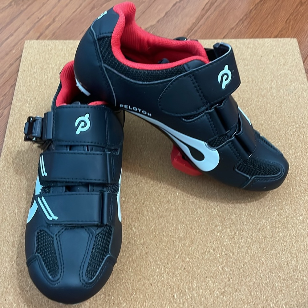 Peloton Cycling Shoes Size 36 Black - marks and scuffs on bottom & front